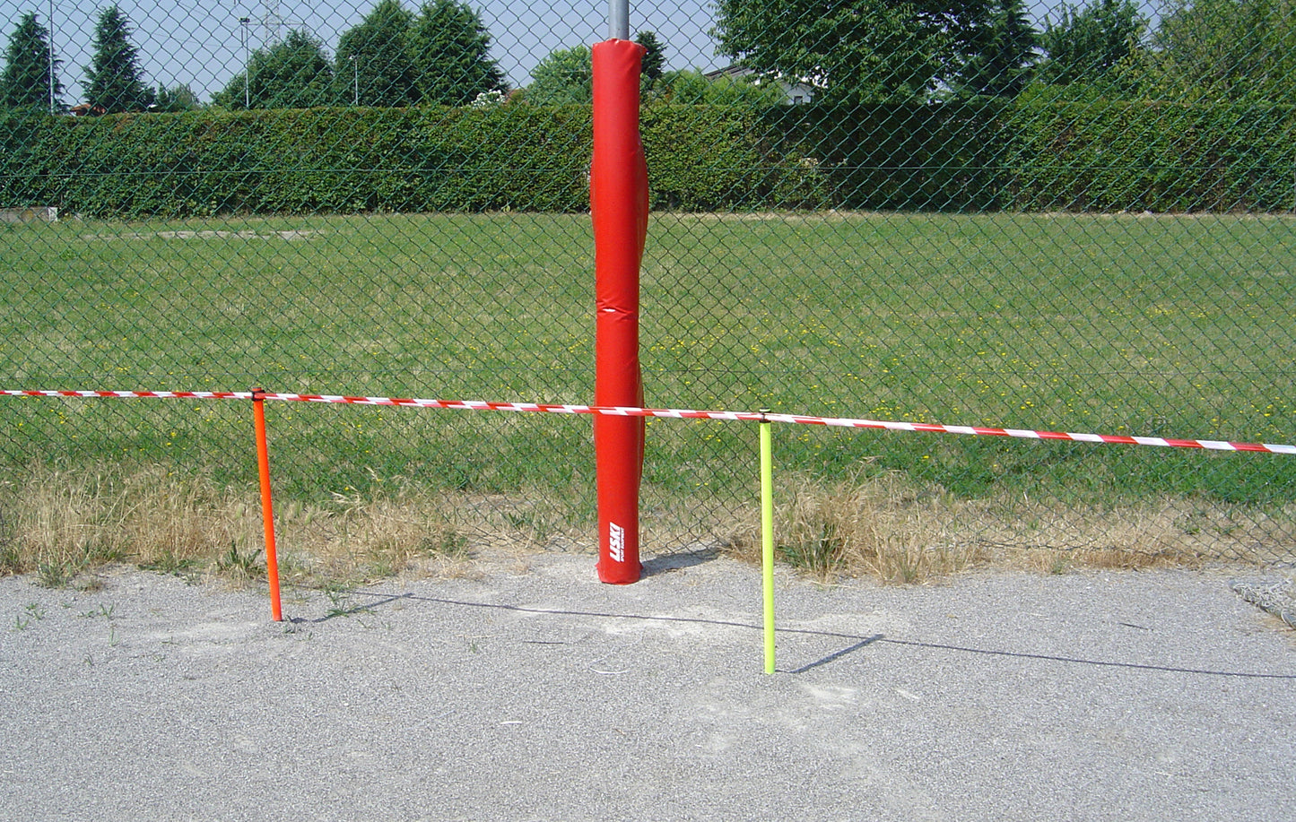Stolpe for avsperringsbånd