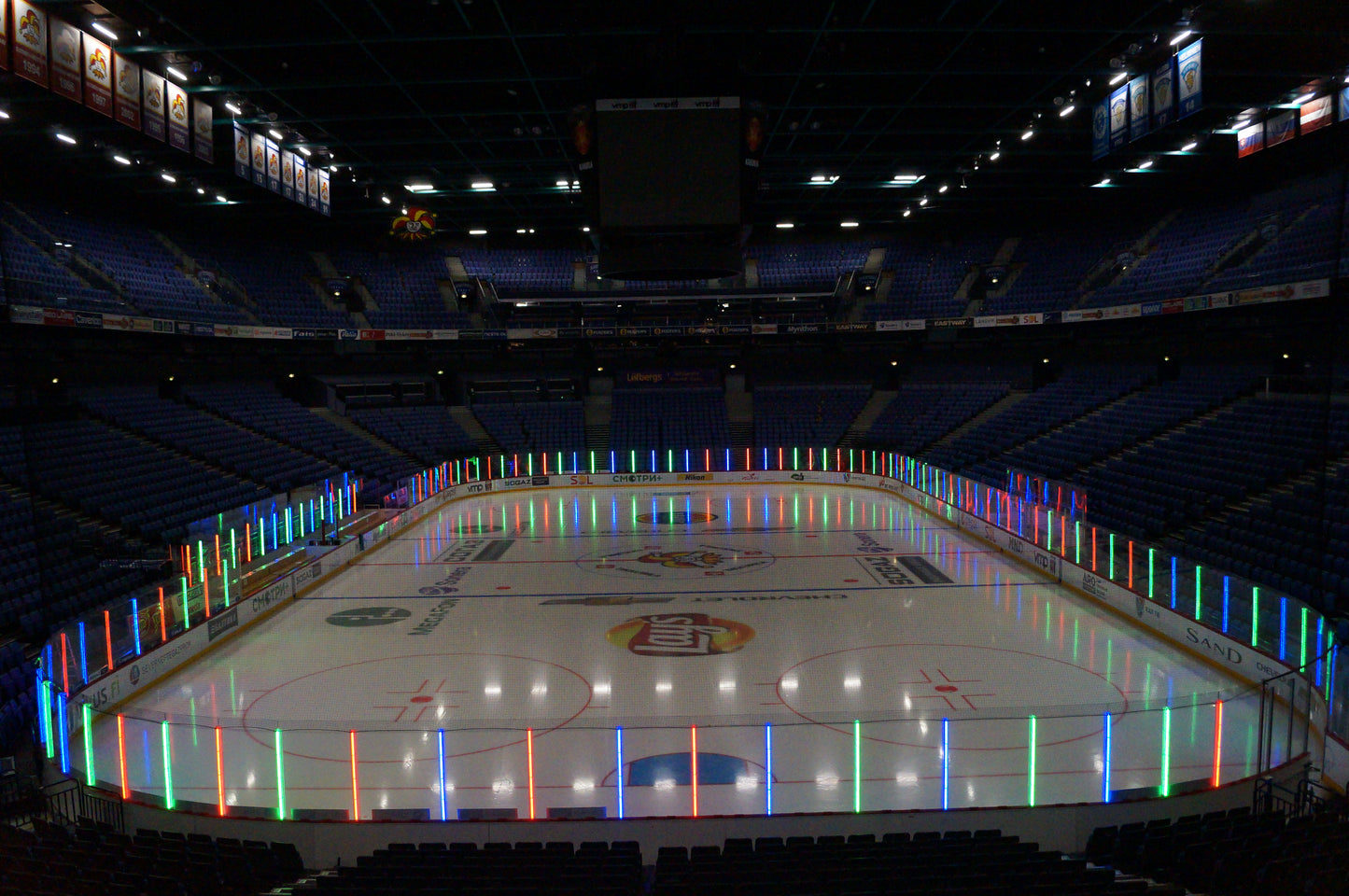 ACRYLED-system i beskyttelsesglasset Spektakulære lyseffekter!