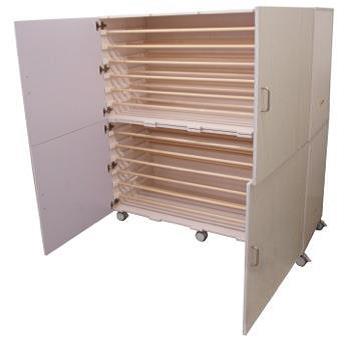 madrassskap med plass til 7 stk. madrassser liggende m/hjul