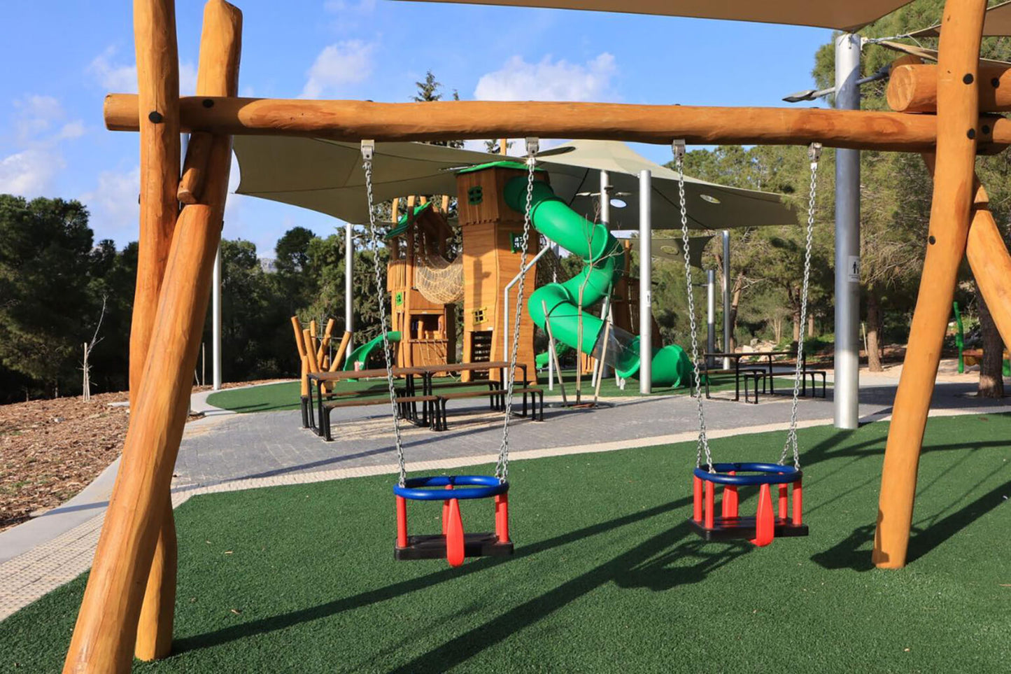 Utendørslekeplass skjult for solen